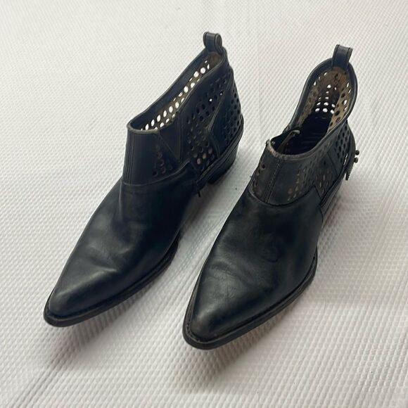 Corral Leather Booties Style C3052 Western hand-finished Size 10 - Picture 1 of 10